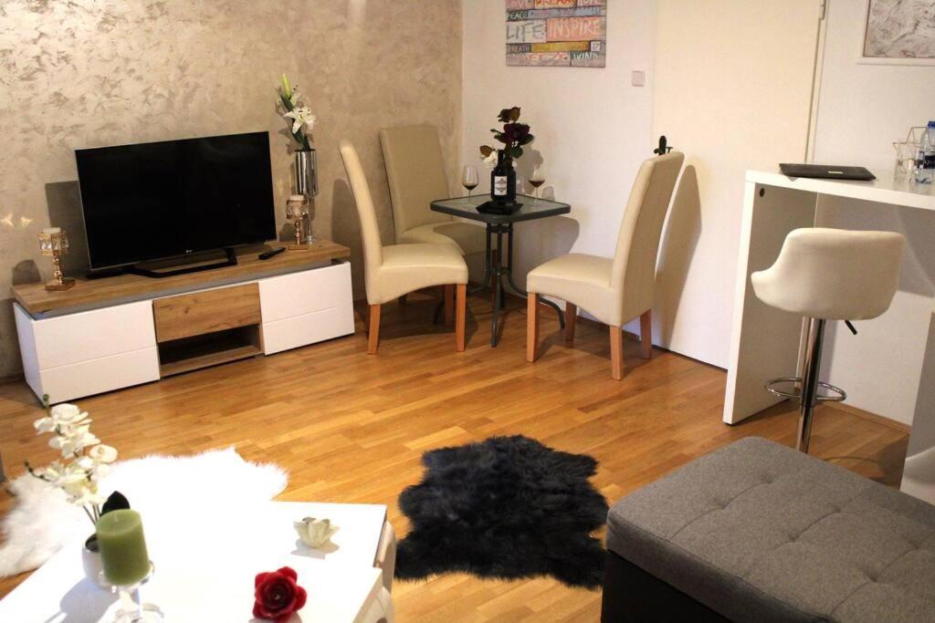 12-Fratelli Apartments Schloss Schonbrunn 10 To City Виена Екстериор снимка