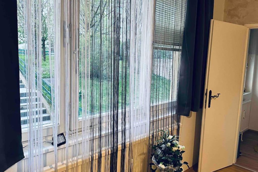 12-Fratelli Apartments Schloss Schonbrunn 10 To City Виена Екстериор снимка